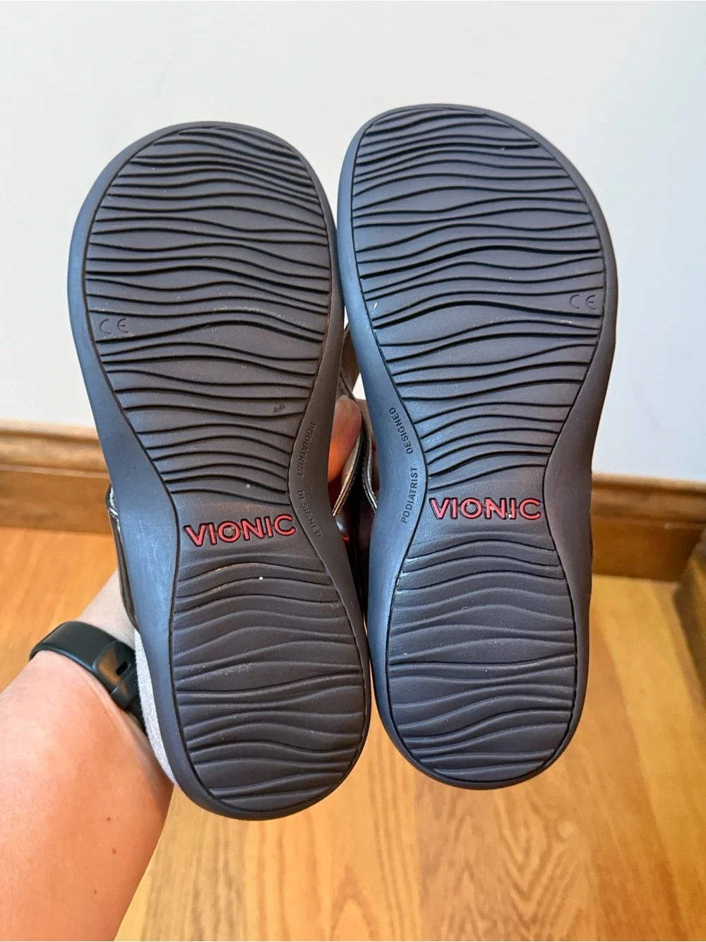 Vionic Dillon Metallic Pewter Orthotic Sandals Women’s Size 6.5 - Picture 9 of 11
